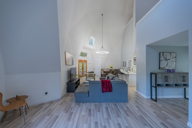 Building Photo - 28205 Meadow Oak Ln