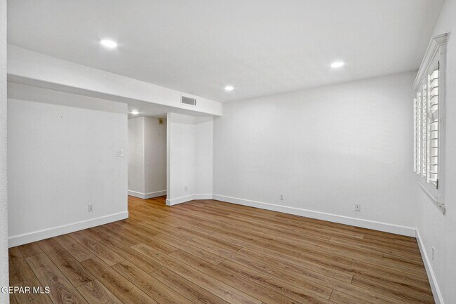 Building Photo - 7089 Luz De Espejo Dr