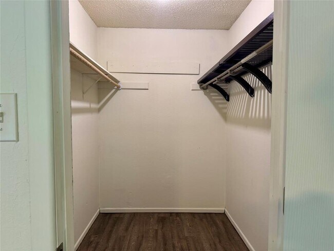 Building Photo - 1203 Yorkshire Ln
