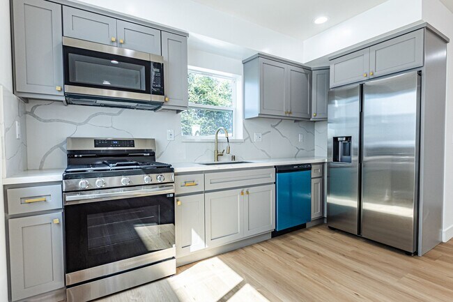 Building Photo - 2055 S Garth Ave