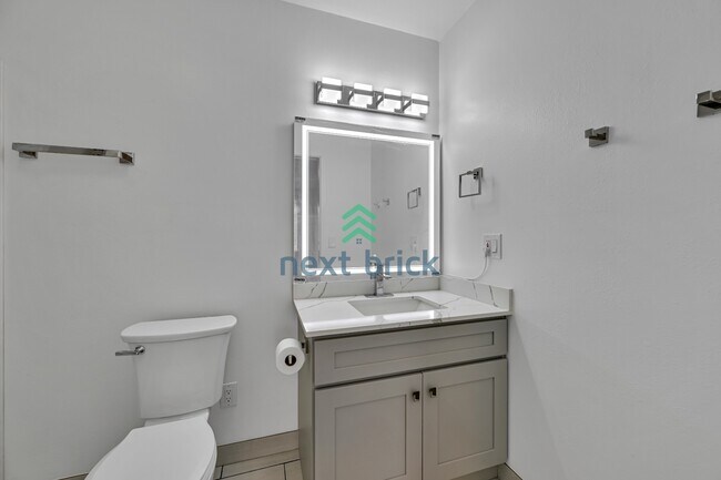 Building Photo - A beautiful 4 bed and 2 bathroom house for rent