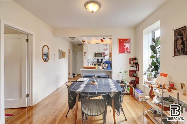 Building Photo - 3 bedroom in Queens NY 11385