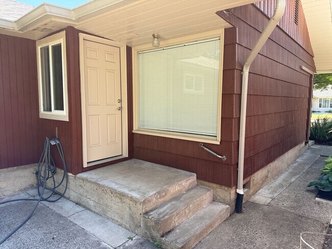Building Photo - Updated 2-bedroom duplex in Thurston!