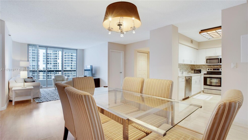 Building Photo - 3600 Mystic Pointe Dr
