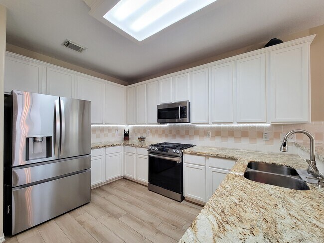 Building Photo - 17615 Forest Haven Trail