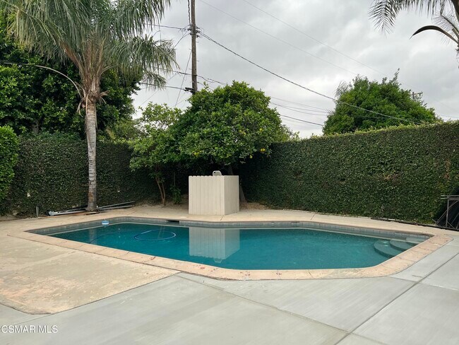 Building Photo - 17144 Baltar St