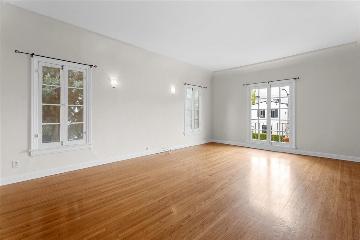 Building Photo - 429 N Gardner St