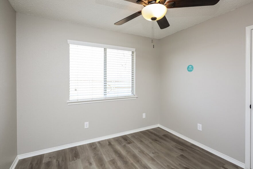 Building Photo - 5904 Heatherglen Terrace