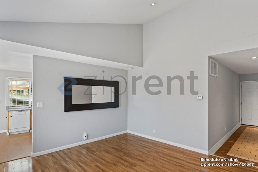 Building Photo - Unit