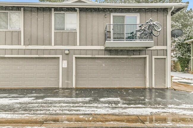 Building Photo - $1,540.95.95- 2 Bed, 1 Bath Condo in Aurora with Central AC and in Unit Laundry!