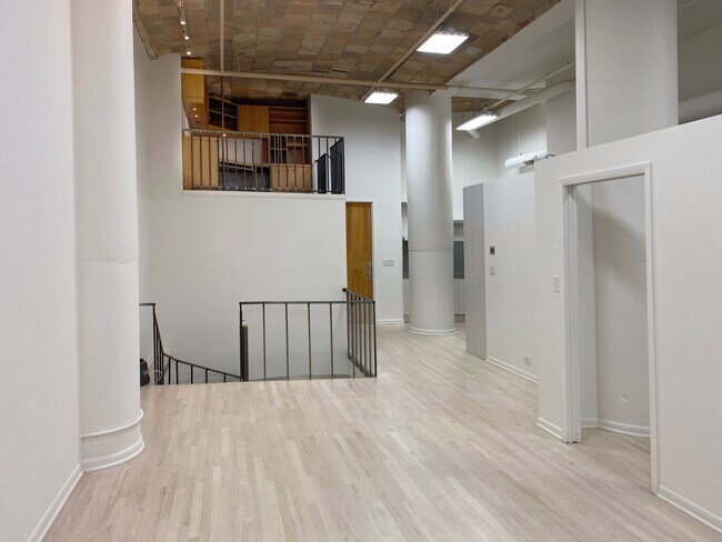 Building Photo - 801 S Wells St