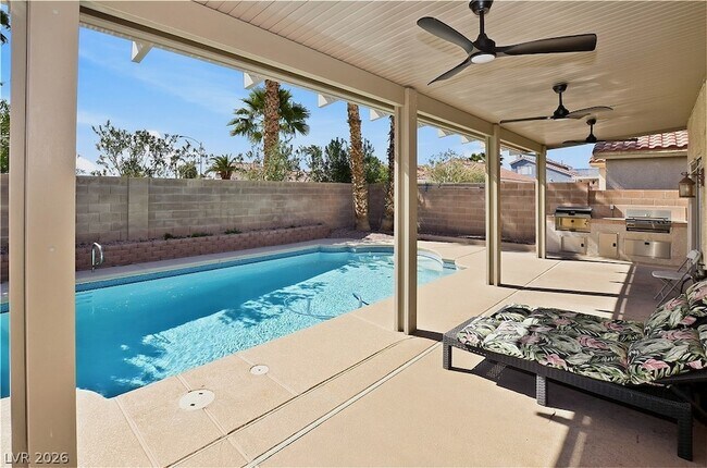 Building Photo - 7709 Kalmalii Ave