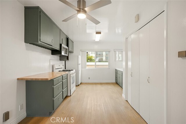 Building Photo - 740 W 27th St