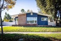Building Photo - 3538 Roslyn St