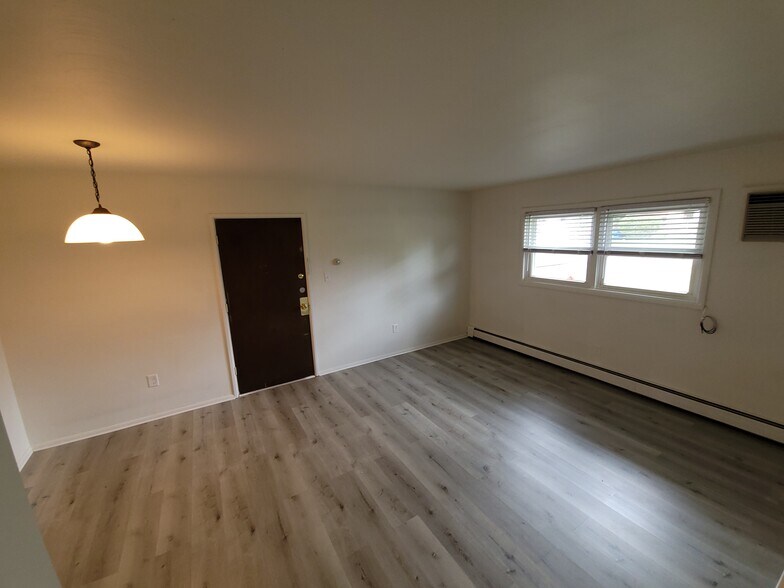 Living room - 455 8th St