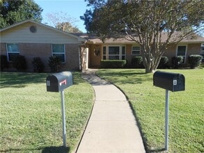 Building Photo - 2308 Barton Skyway