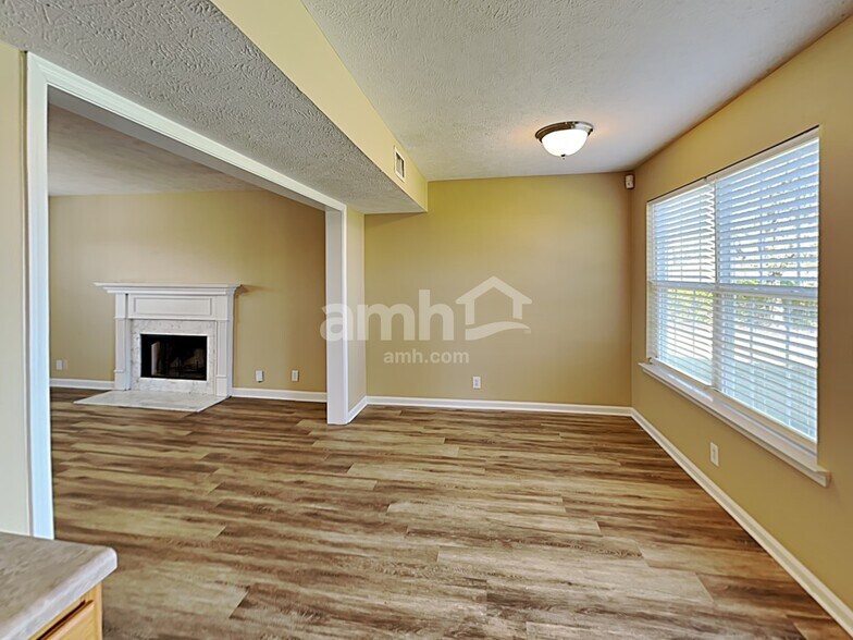 Building Photo - 1665 Saint Andrews Dr