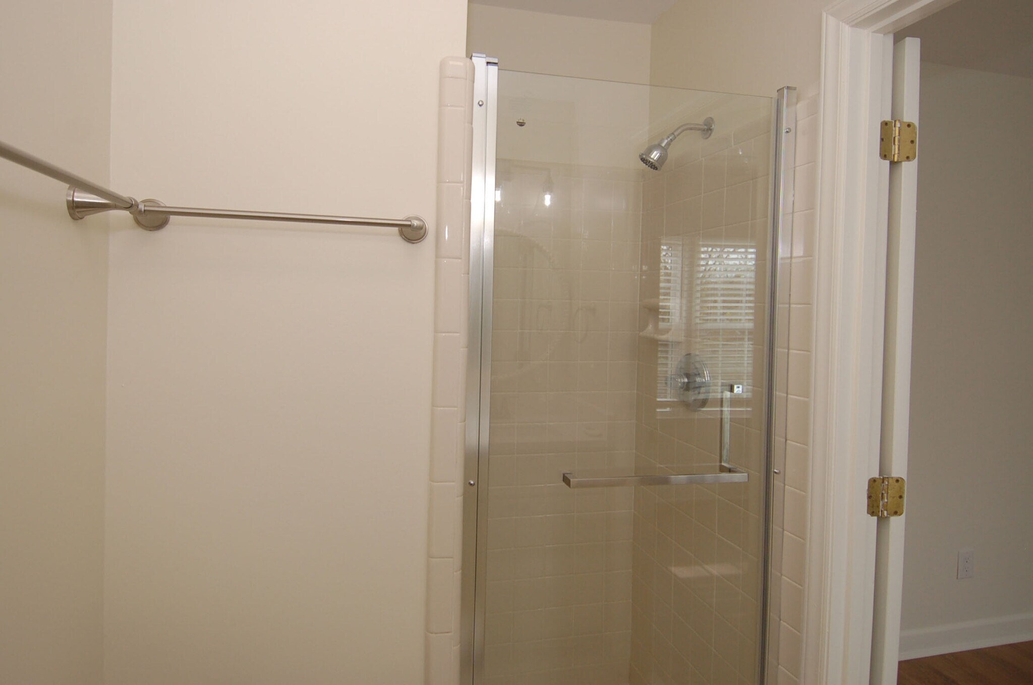 Building Photo - 1651 Village Glenn Dr