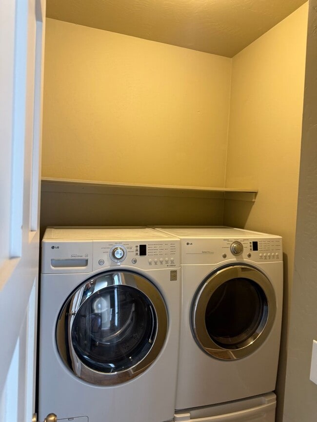 Building Photo - A Lovely Westside Single Family Home in the Desirable Valley West Subdivision