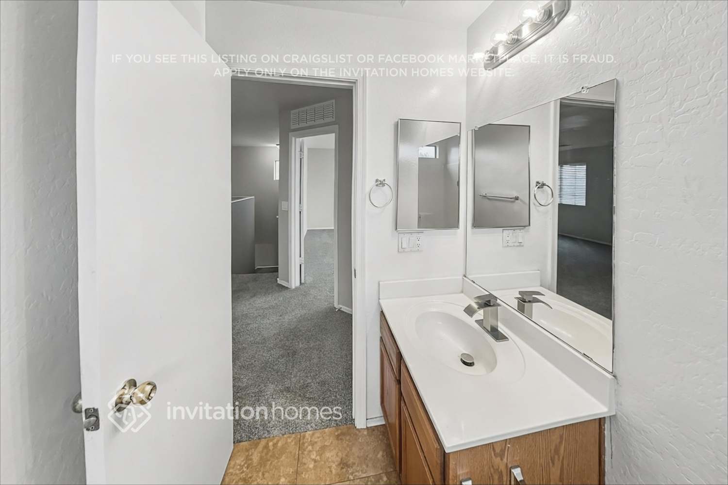 Building Photo - 423 S Sabrina