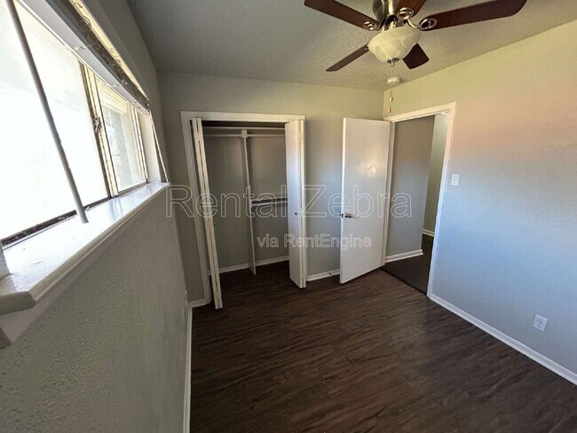 Building Photo - 2939 Longmeade Dr