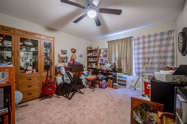 Building Photo - Leasing