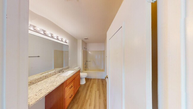 Building Photo - Beautiful 3 Bed/2 Bath Single Family Home ...
