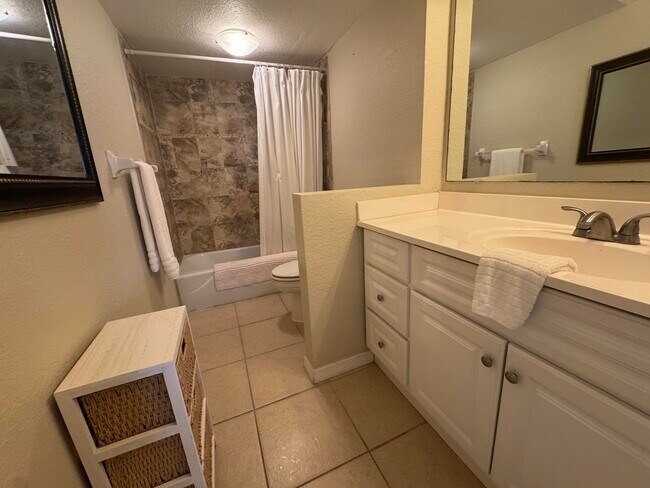 Building Photo - 3200 N Hwy A1A