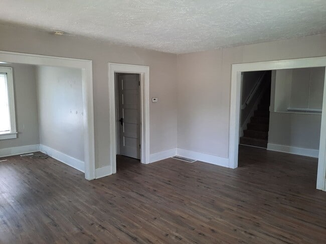 Primary Photo - $1195 - 3 bedroom/ 2 bathroom plus bonus r...