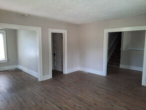 Building Photo - $1195 - 3 bedroom/ 2 bathroom plus bonus r...