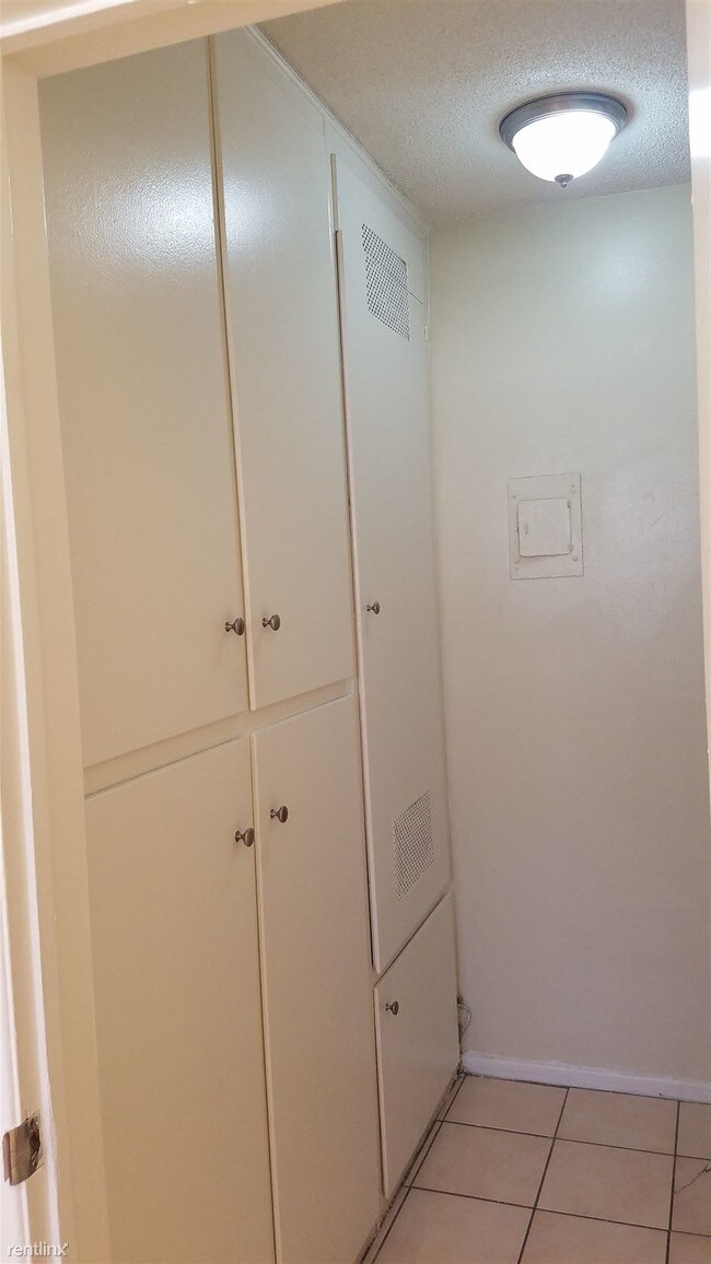 Building Photo - 1 br, 1 bath  - Regency Montclair