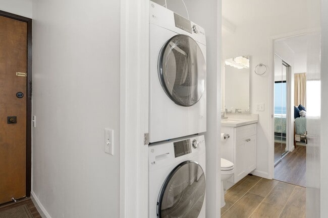 Building Photo - Available TBD - Discovery Bay 2 Bed, 2 Bat...