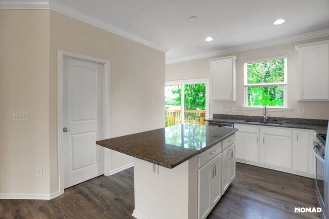 Building Photo - Charming 4BR Townhome in Apex