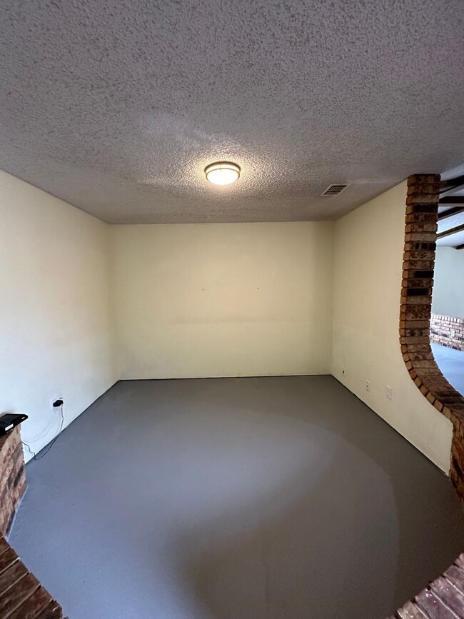 Building Photo - A Large 2 Bed with Sauna and walk in Jacuzzi! Large Rec Room!