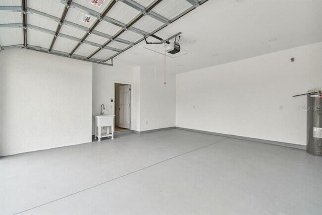 Building Photo - 406 Border St