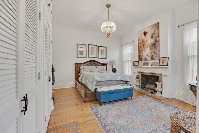 Building Photo - 117 7th Ave N