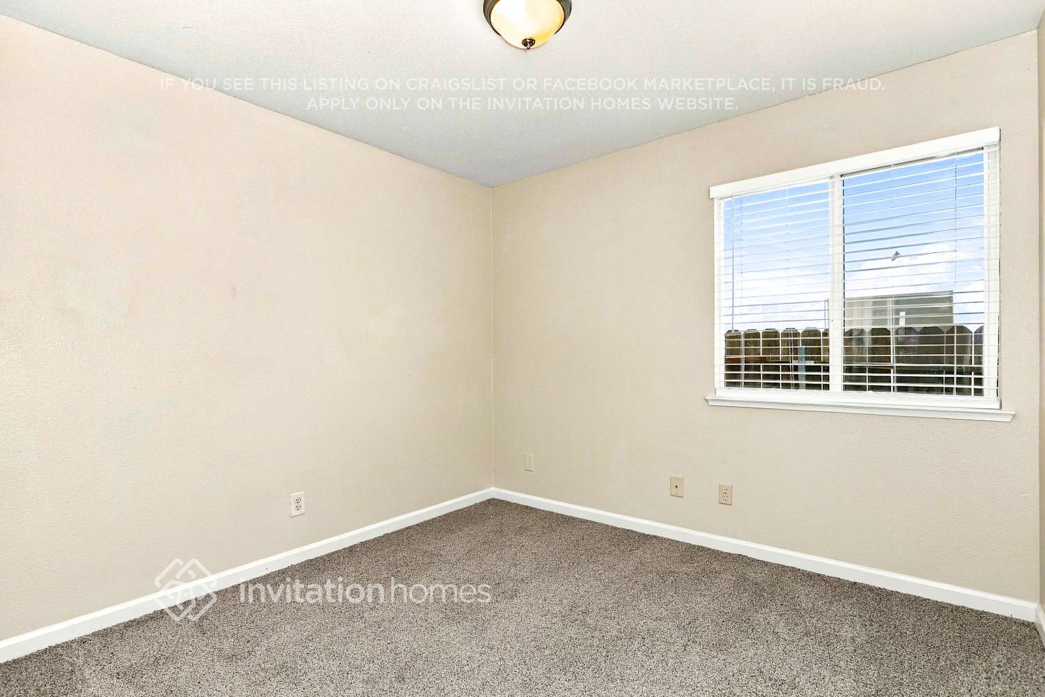 Building Photo - 8441 Solitude Ct