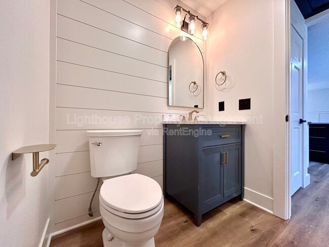 Building Photo - 1505 N Green Creek Rd