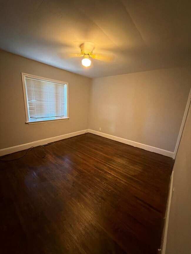 Building Photo - T.R. Lawing Realty Property