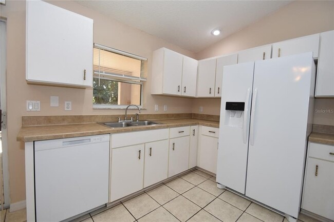 Building Photo - 8 Regency Dr