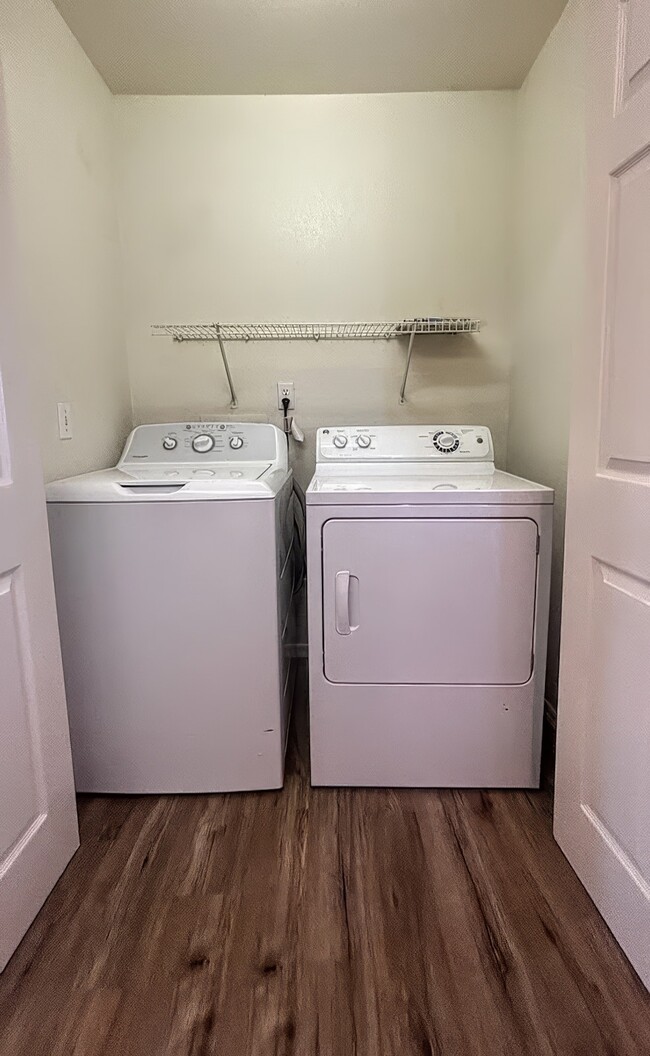 Building Photo - 3657 E Bermuda St