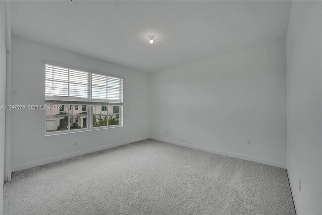 Building Photo - 1687 Hoot Owl Holw