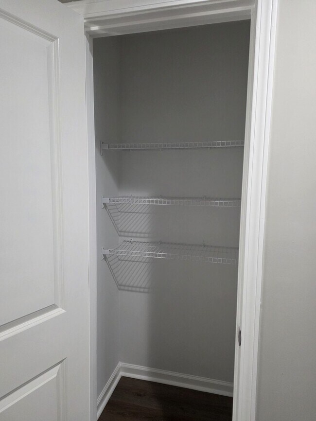 Building Photo - Welcome to your Gem Home!