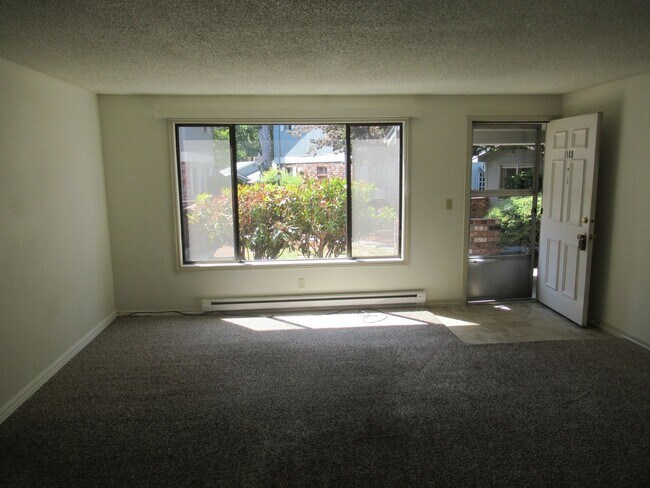 Building Photo - Two Bedroom Apartment by Bush Park