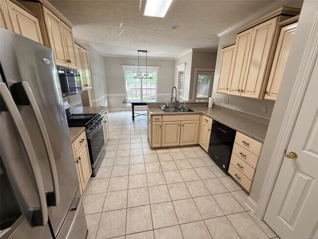 Building Photo - 601 Prairie View Dr