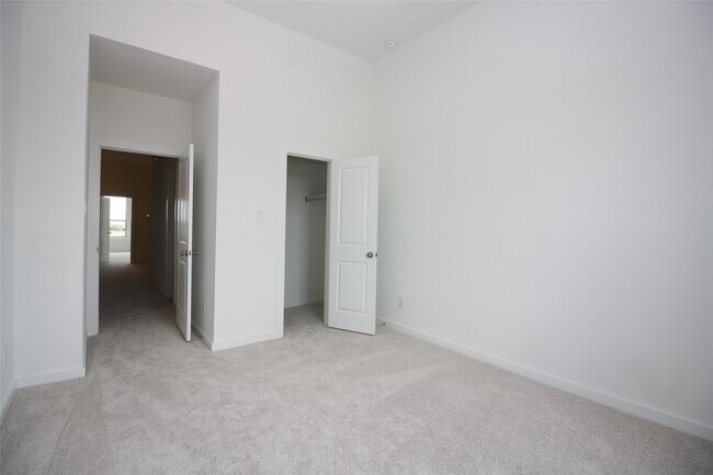 Building Photo - 6527 Scarlet Pond Ln