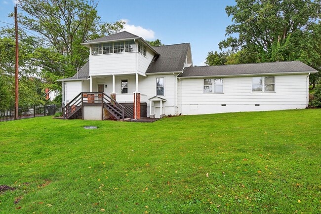 Building Photo - Charming 4BR / 3BA Historic Home with Big Backyard! BR VA