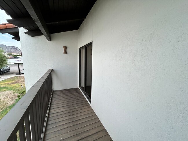Building Photo - 1702 E Ocotillo Rd