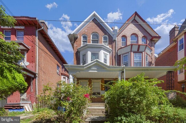 Building Photo - 917 S St Bernard St