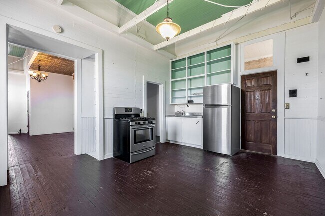 Building Photo - 103 Holcomb St